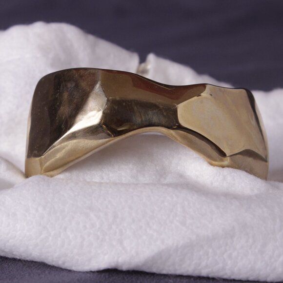 RLM Robert Lee Morris Hammered Brass Bow Tie Cuff Bracelet Chunky - Picture 1 of 6